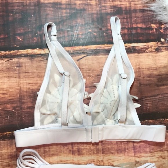 << White Flower Mesh Strappy Cheeky Bikini >> - Picture 8 of 8